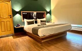 Lokal Rooms X Swat River